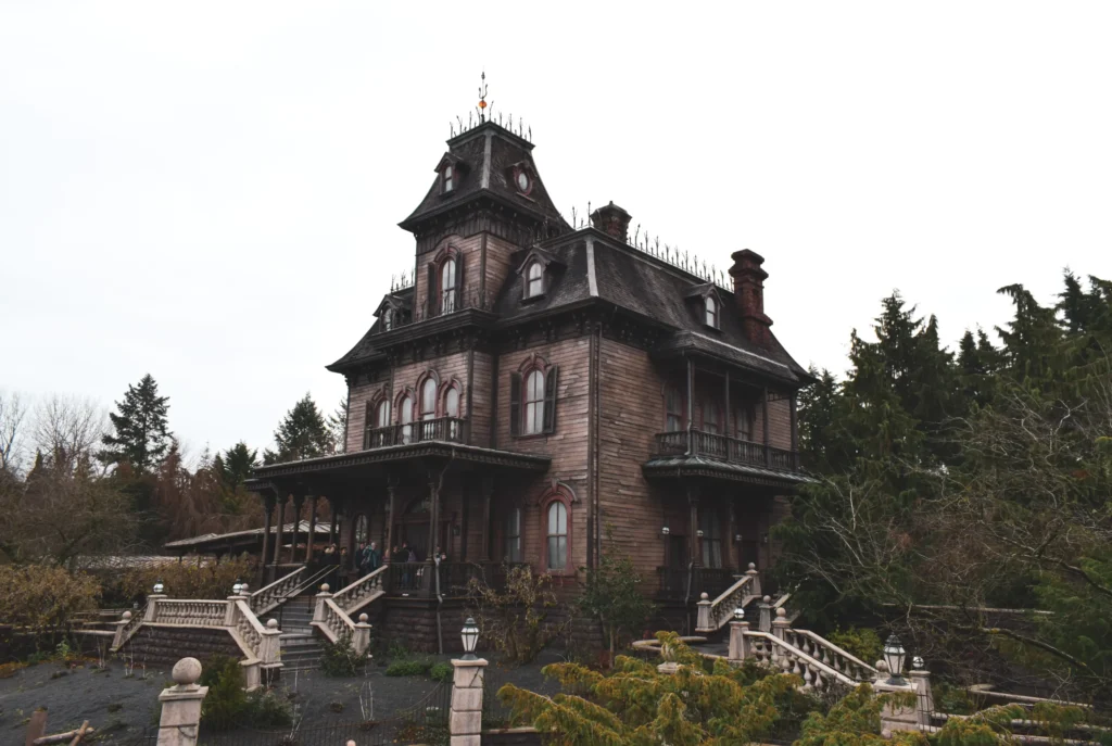 gruseliges schloss disneyland paris